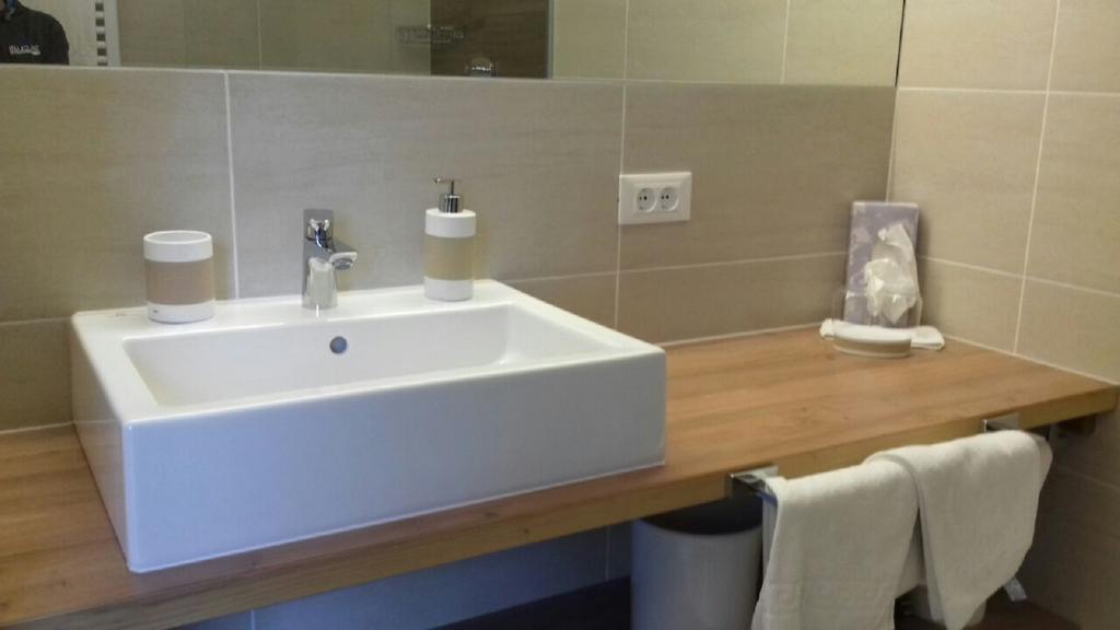 Garni Raffein Hotel Лана Екстериор снимка